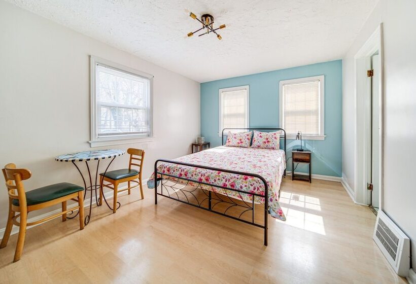 Coastal Lake Erie Cottage W/ Amazing Water Views!