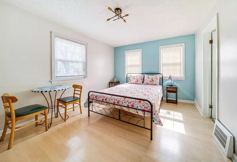 Coastal Lake Erie Cottage W/ Amazing Water Views!