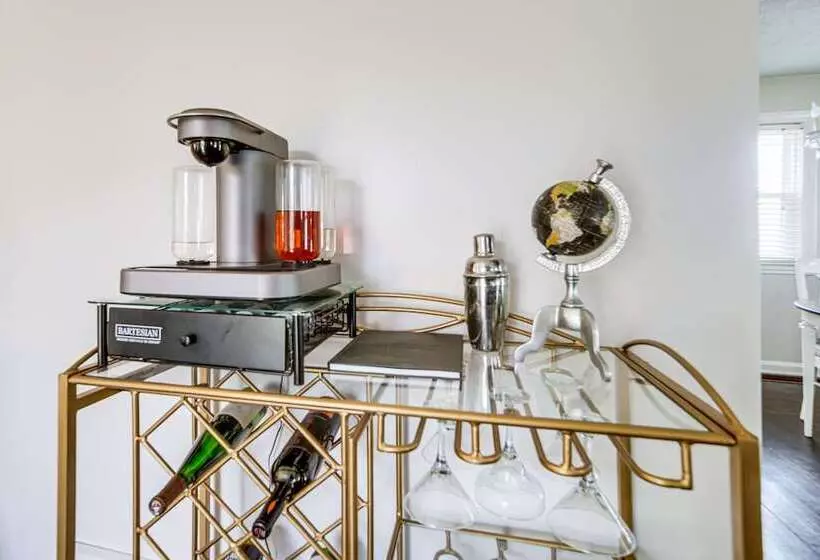 Coastal Lake Erie Cottage W/ Amazing Water Views!