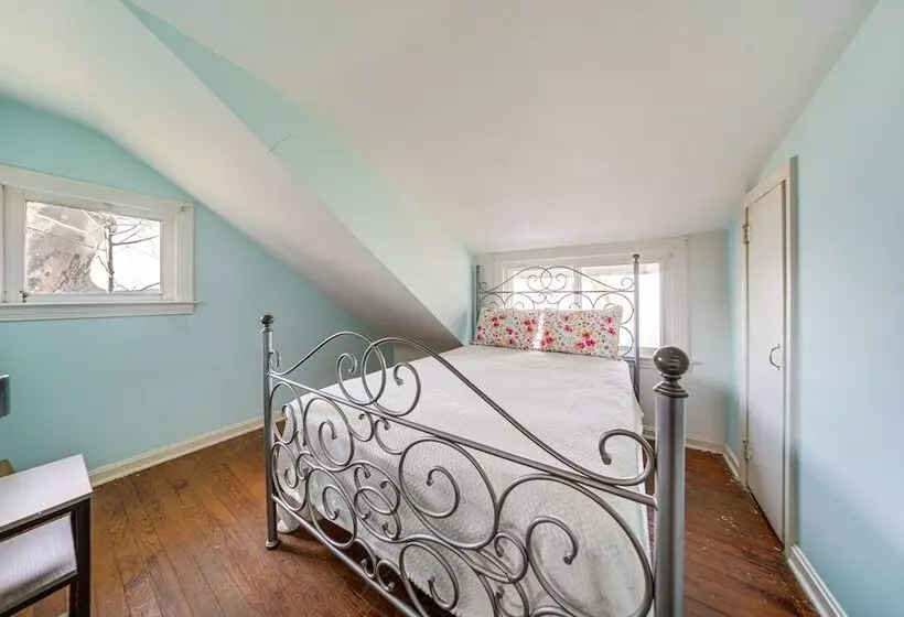 Coastal Lake Erie Cottage W/ Amazing Water Views!