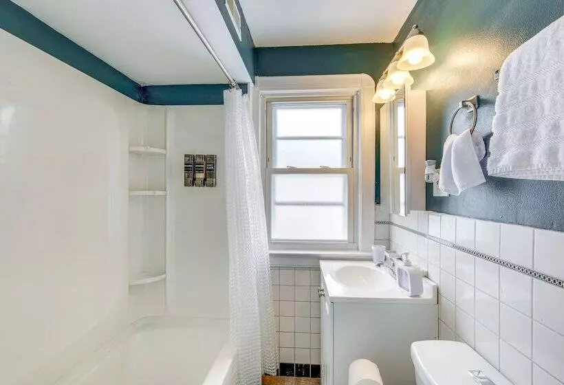 Wfh Friendly Abode W/ Home Gym In Cleveland