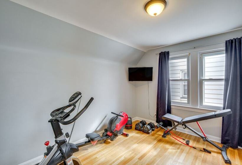 Wfh Friendly Abode W/ Home Gym In Cleveland