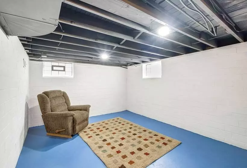 Wfh Friendly Abode W/ Home Gym In Cleveland