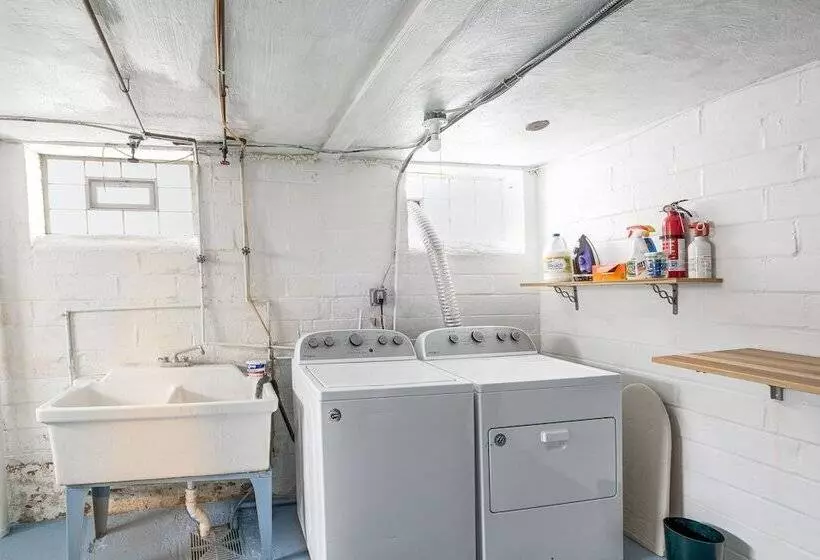 Wfh Friendly Abode W/ Home Gym In Cleveland