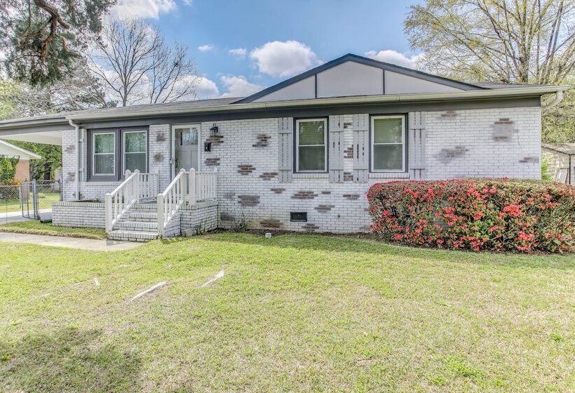 Cozy Marion Home: Fenced Yard, Near Downtown!