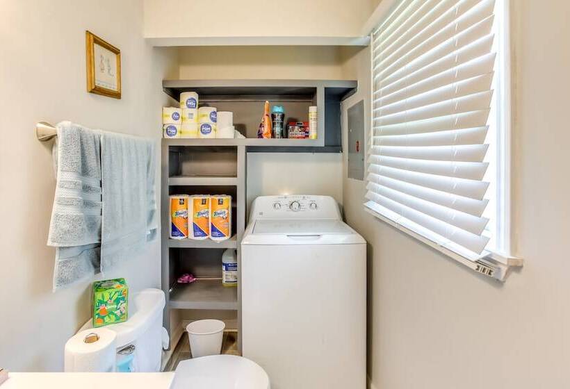 Cozy Marion Home: Fenced Yard, Near Downtown!