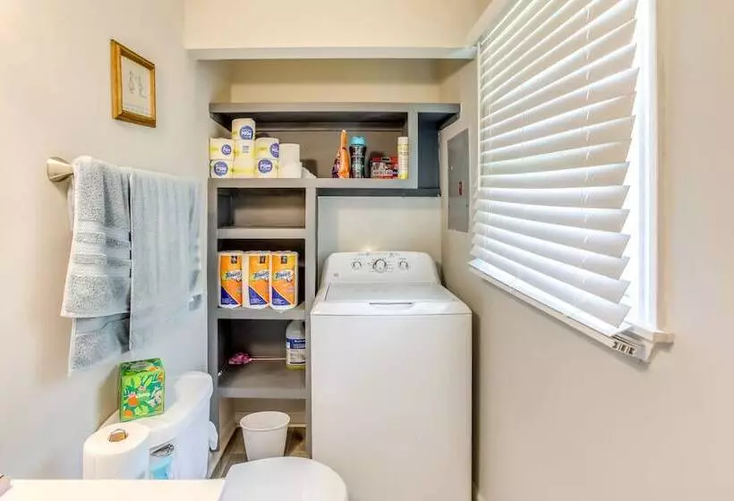 Cozy Marion Home: Fenced Yard, Near Downtown!