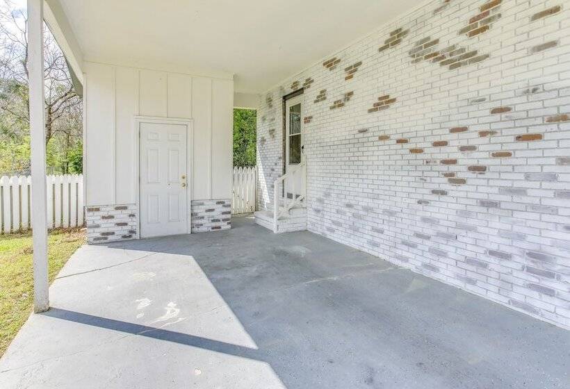 Cozy Marion Home: Fenced Yard, Near Downtown!