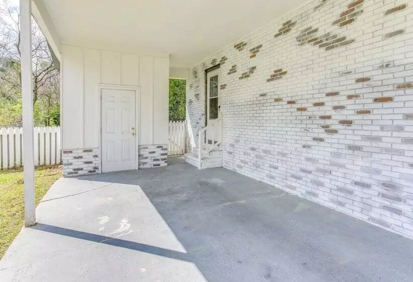 Cozy Marion Home: Fenced Yard, Near Downtown!