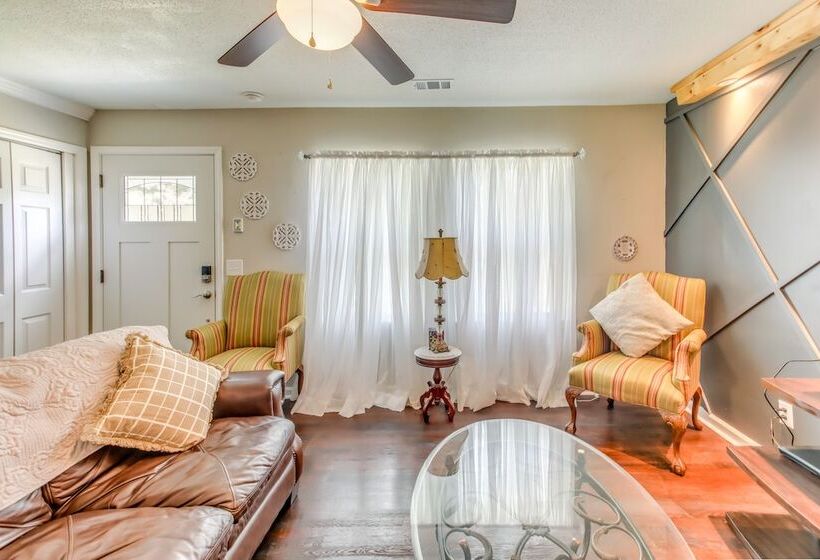 Cozy Marion Home: Fenced Yard, Near Downtown!