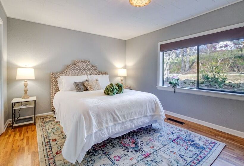 Henderson Cabin W/ Deck & Scenic Lake Views!