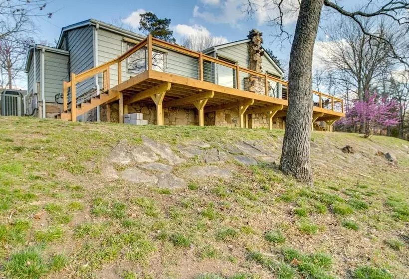 Henderson Cabin W/ Deck & Scenic Lake Views!