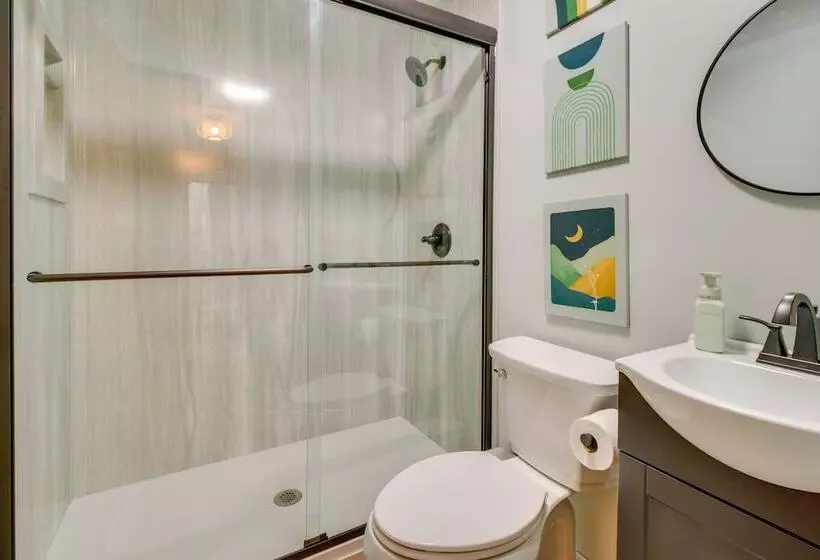 Henderson Cabin W/ Deck & Scenic Lake Views!