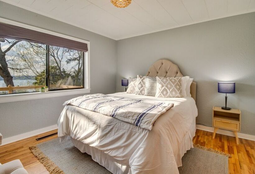 Henderson Cabin W/ Deck & Scenic Lake Views!