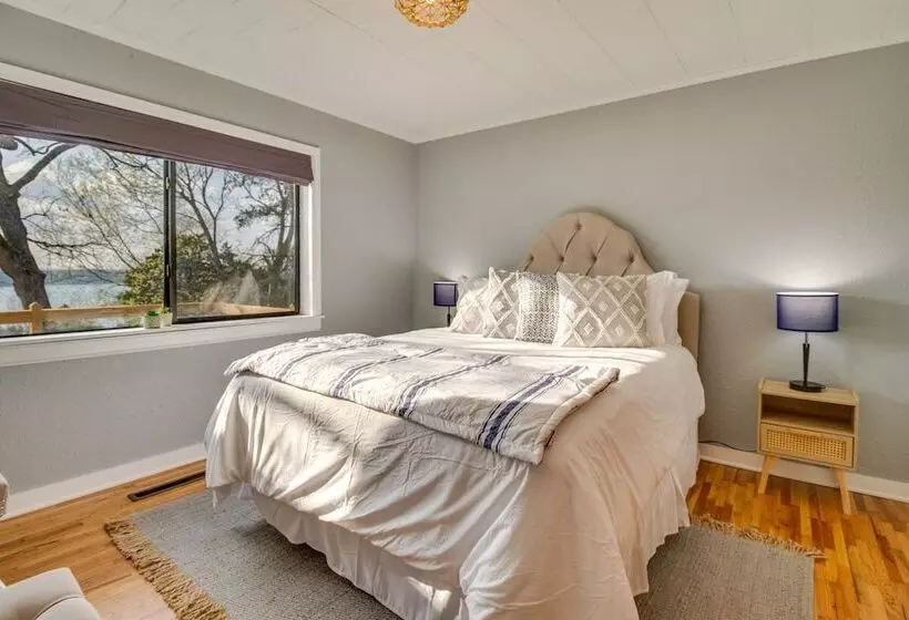 Henderson Cabin W/ Deck & Scenic Lake Views!