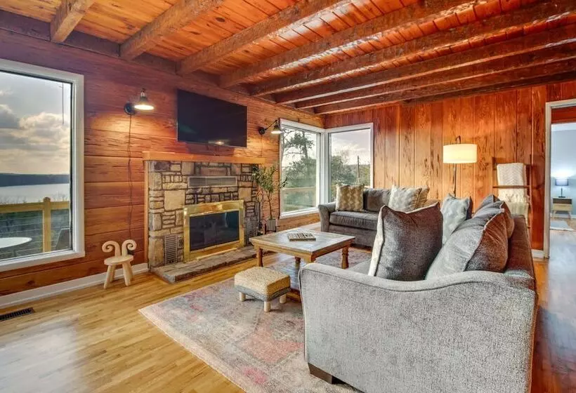 Henderson Cabin W/ Deck & Scenic Lake Views!