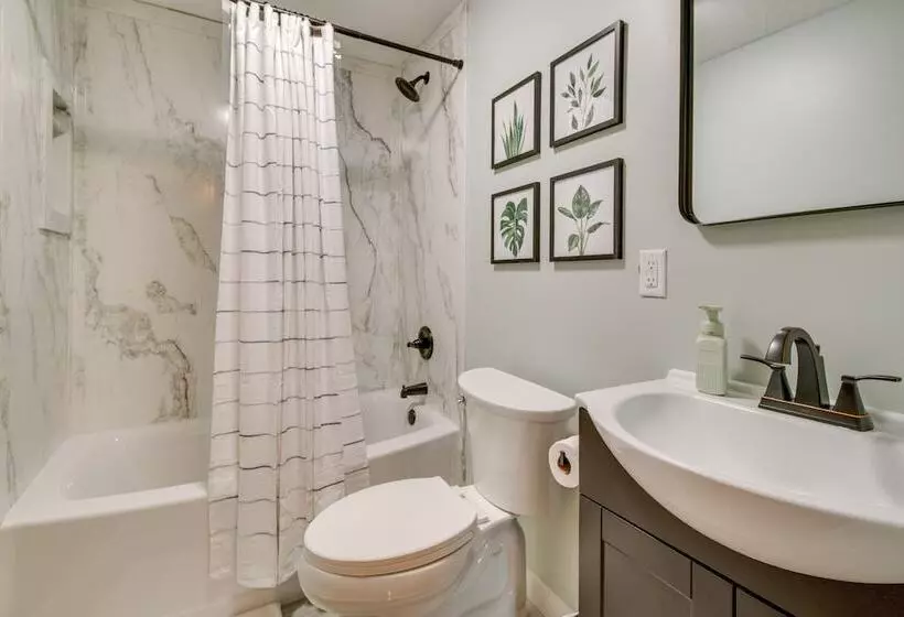 Henderson Cabin W/ Deck & Scenic Lake Views!