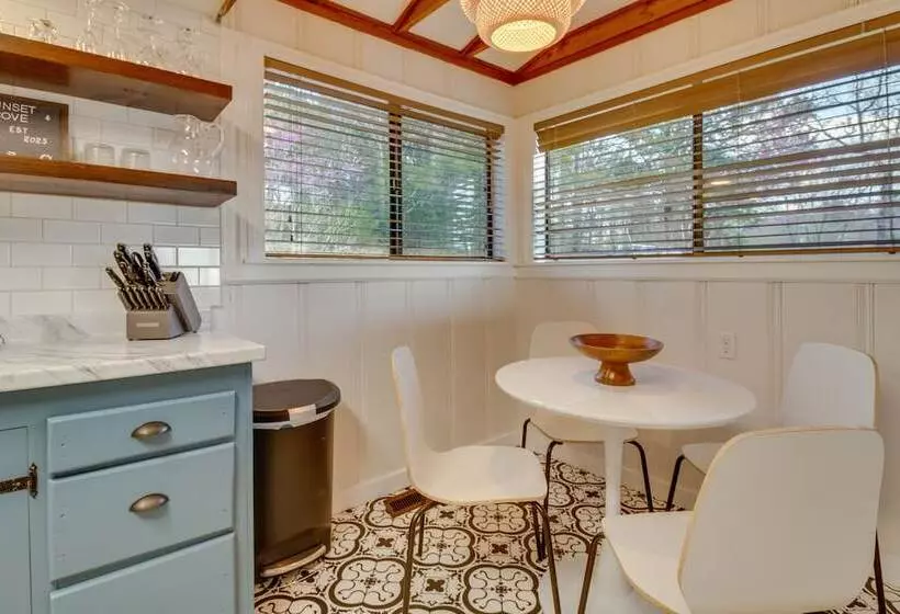 Henderson Cabin W/ Deck & Scenic Lake Views!