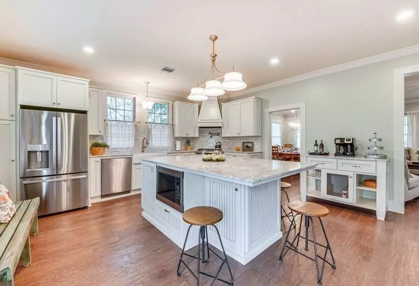 Historical 1835 Home In Grand Coteau!