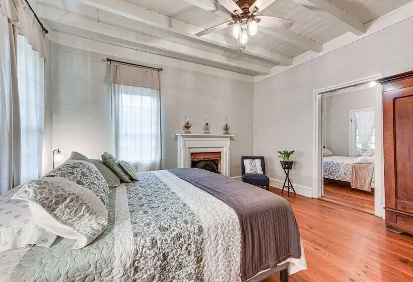 Historical 1835 Home In Grand Coteau!