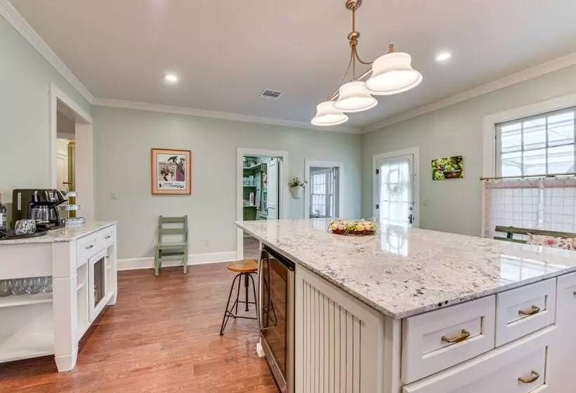 Historical 1835 Home In Grand Coteau!