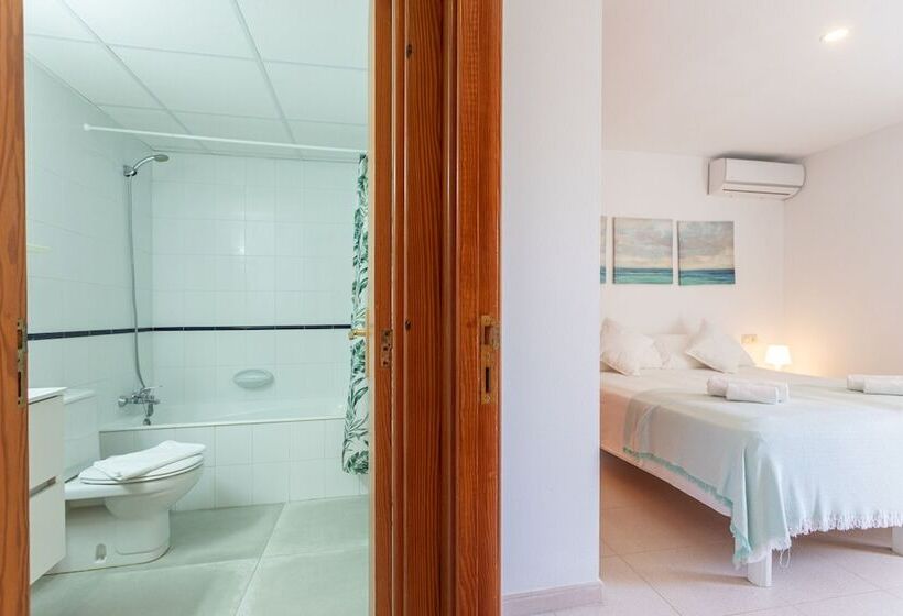 Отель Apartments Es Dolc