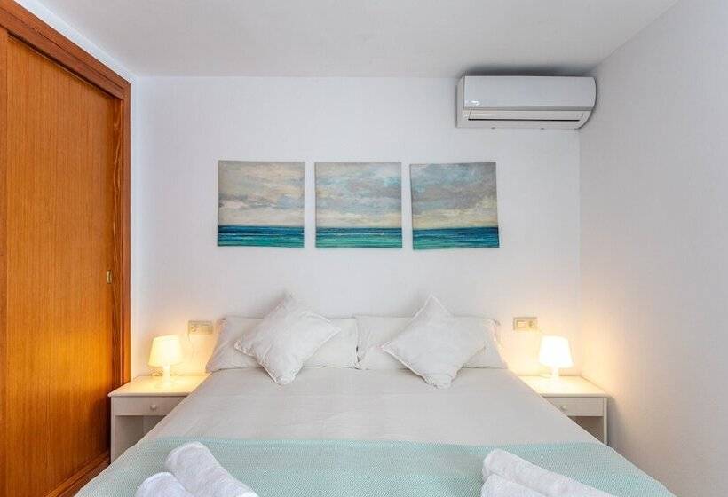 Отель Apartments Es Dolc