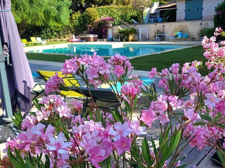 La Villa Roméo   Piscine & Spa