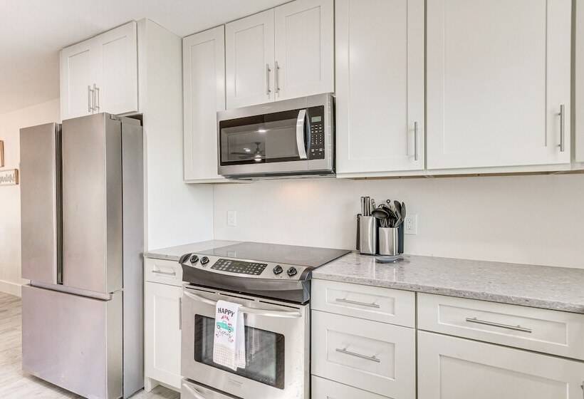 Modern Pensacola Home ~ 6 Mi To Beach!