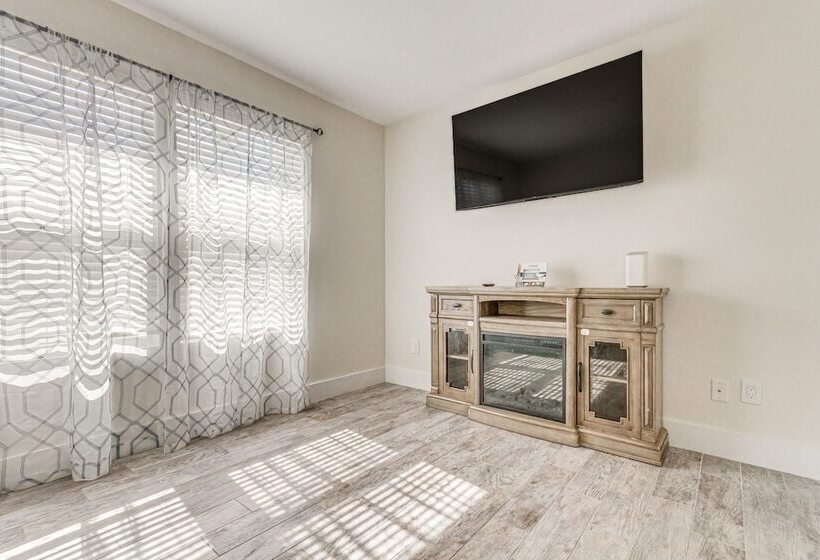 Modern Pensacola Home ~ 6 Mi To Beach!