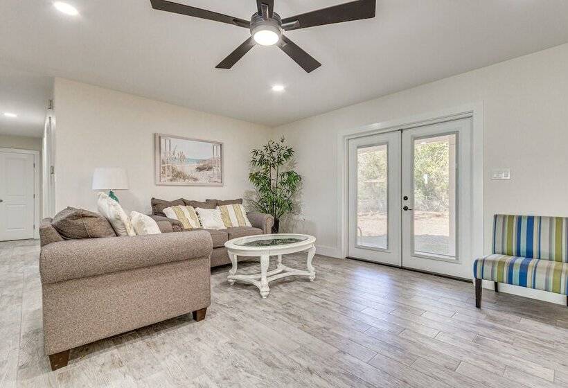 Modern Pensacola Home ~ 6 Mi To Beach!
