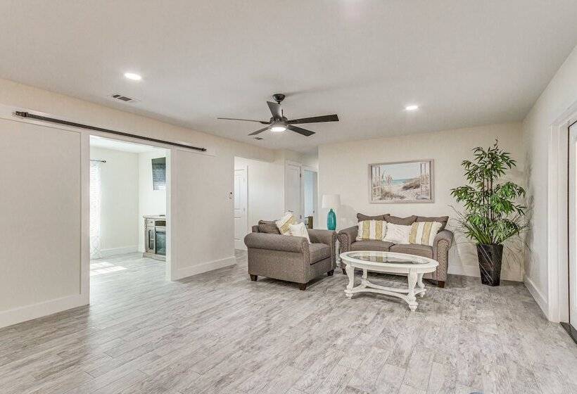 Modern Pensacola Home ~ 6 Mi To Beach!