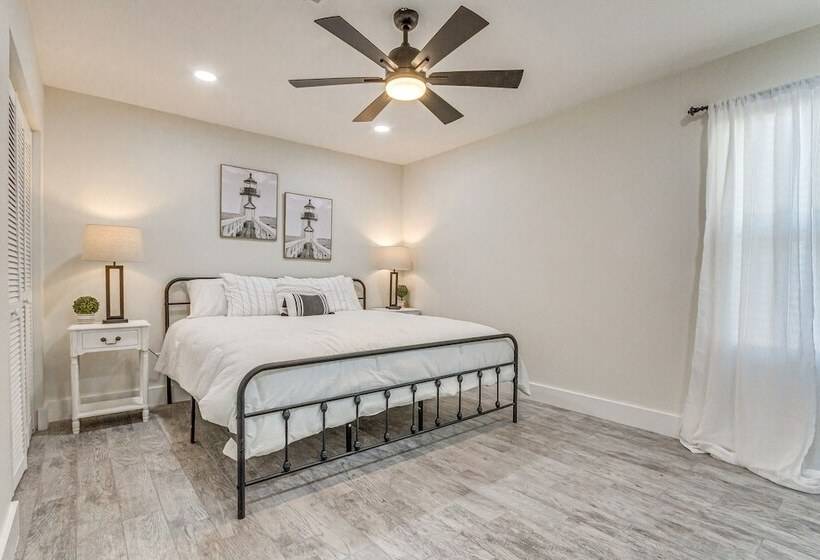 Modern Pensacola Home ~ 6 Mi To Beach!