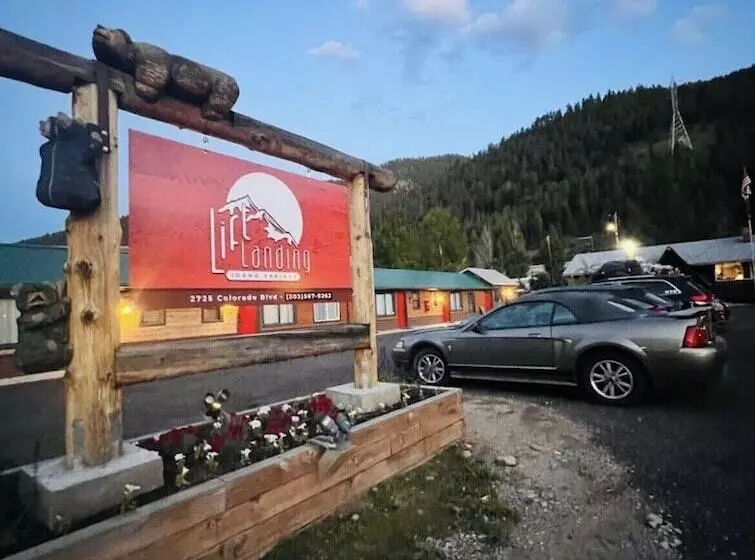 Motelli Lift Landing