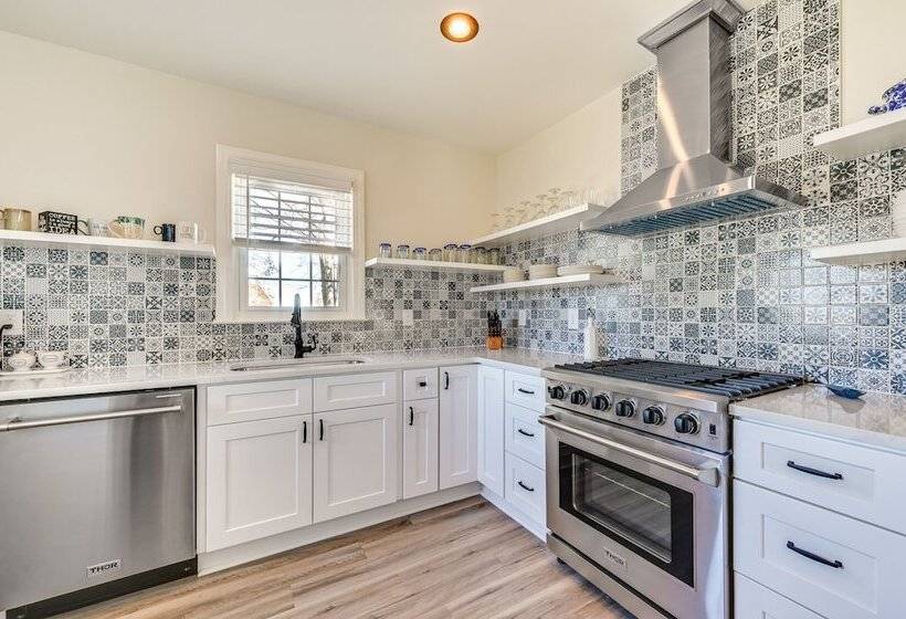 New Bern House W/ Gas Grill Near Neuse River!