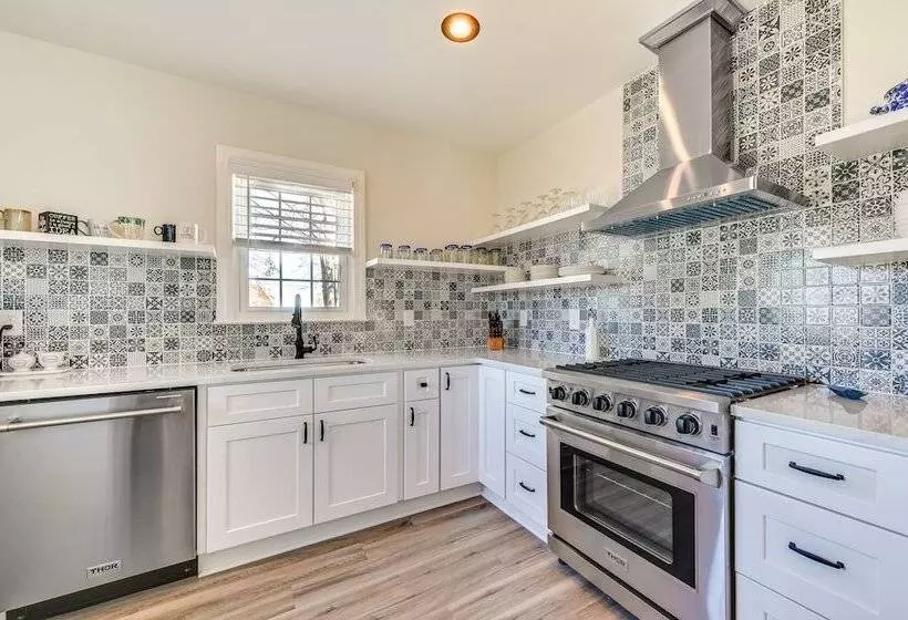 New Bern House W/ Gas Grill Near Neuse River!