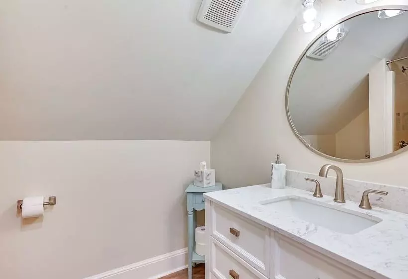 New Bern House W/ Gas Grill Near Neuse River!