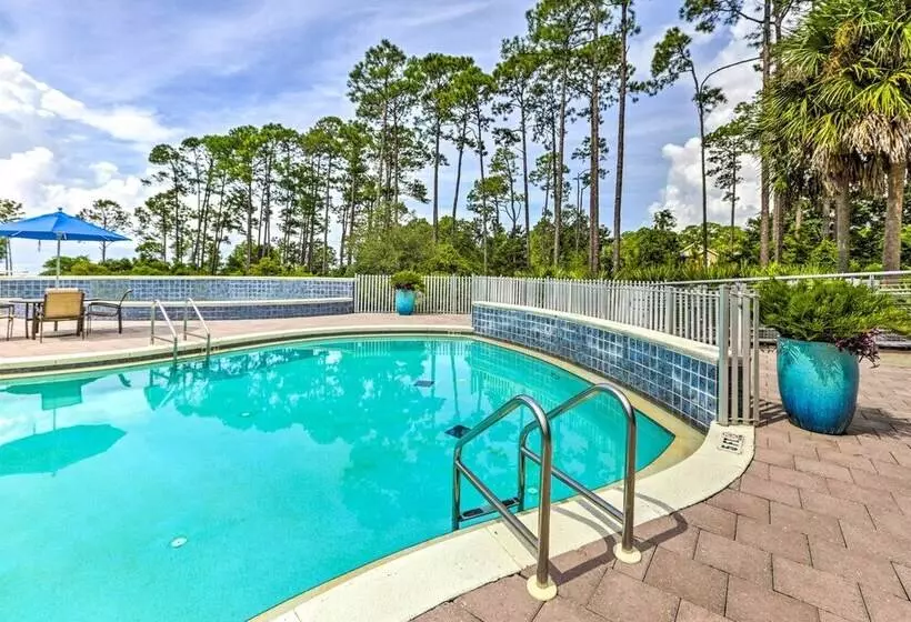 Peaceful Carrabelle Home W/ Pool & Beach Access!