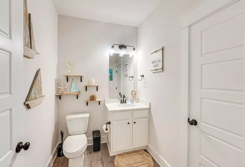 Peaceful Carrabelle Home W/ Pool & Beach Access!