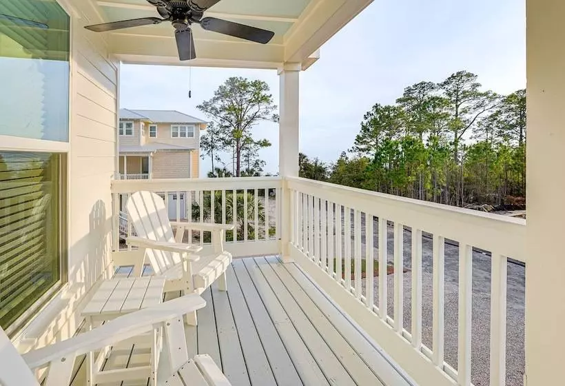 Peaceful Carrabelle Home W/ Pool & Beach Access!