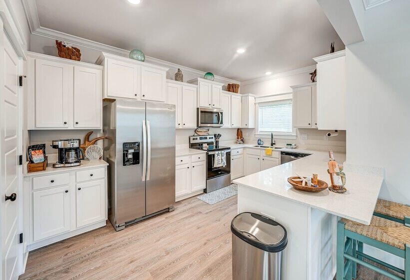 Peaceful Carrabelle Home W/ Pool & Beach Access!