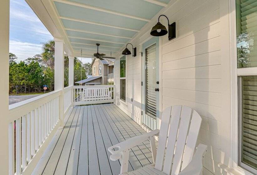 Peaceful Carrabelle Home W/ Pool & Beach Access!