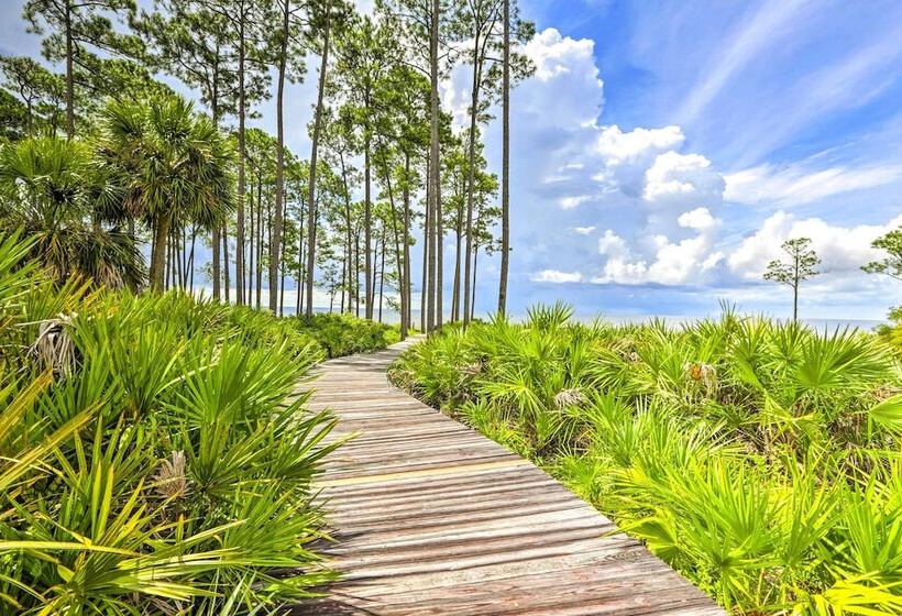 Peaceful Carrabelle Home W/ Pool & Beach Access!