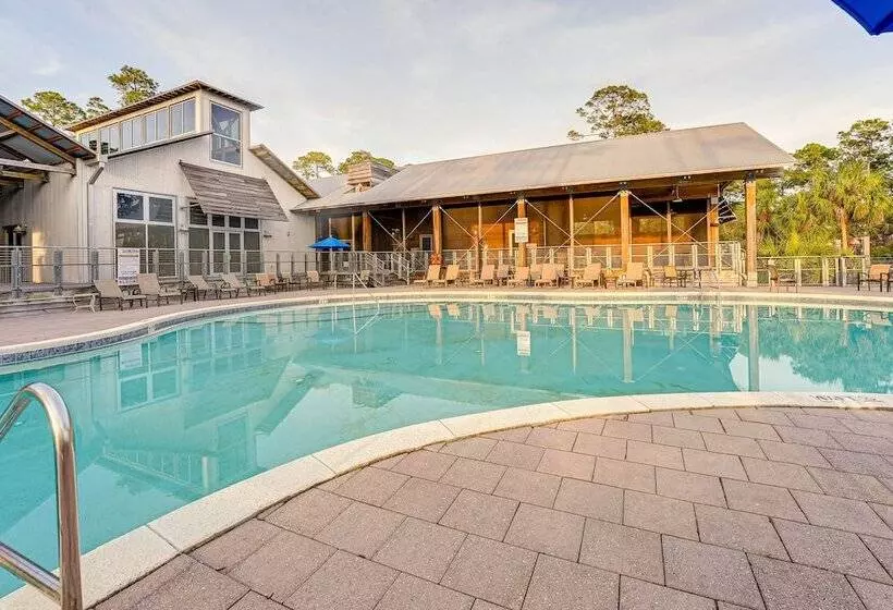 Peaceful Carrabelle Home W/ Pool & Beach Access!