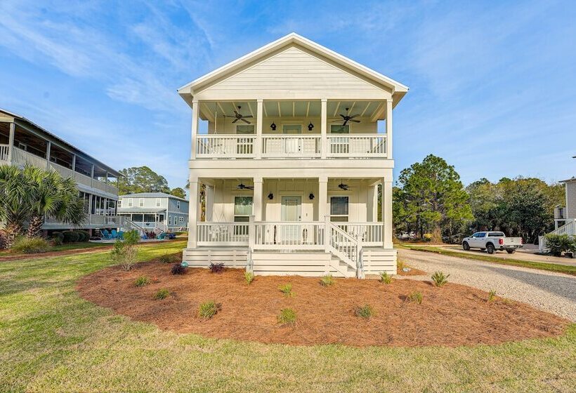 Peaceful Carrabelle Home W/ Pool & Beach Access!