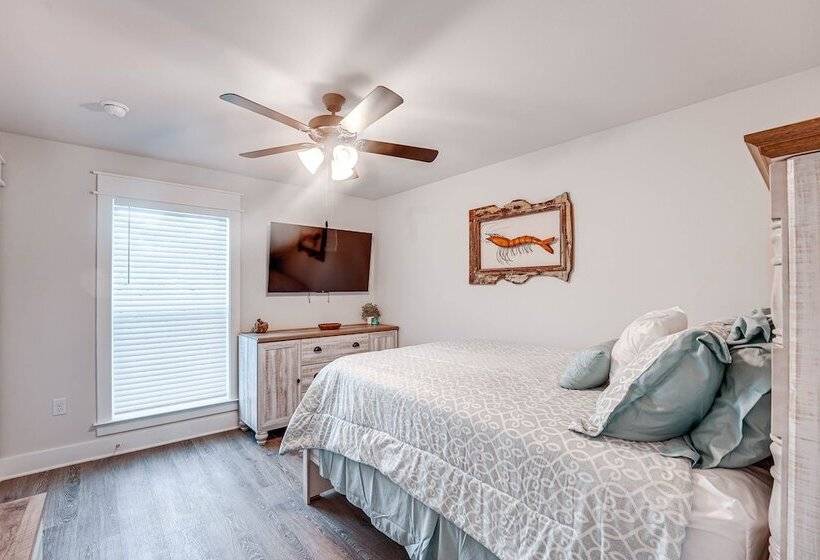 Peaceful Carrabelle Home W/ Pool & Beach Access!