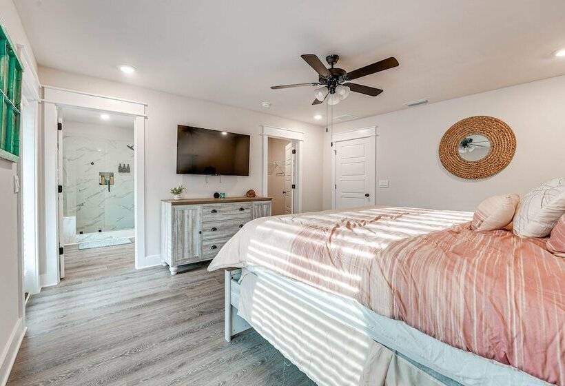 Peaceful Carrabelle Home W/ Pool & Beach Access!