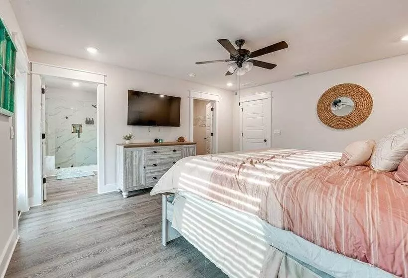 Peaceful Carrabelle Home W/ Pool & Beach Access!