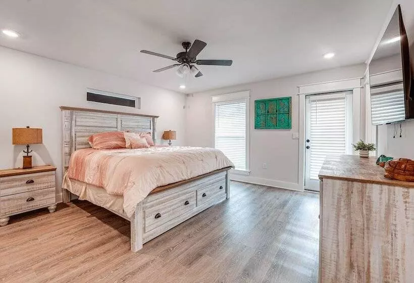 Peaceful Carrabelle Home W/ Pool & Beach Access!