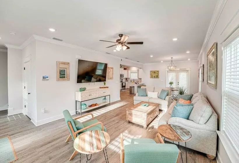 Peaceful Carrabelle Home W/ Pool & Beach Access!